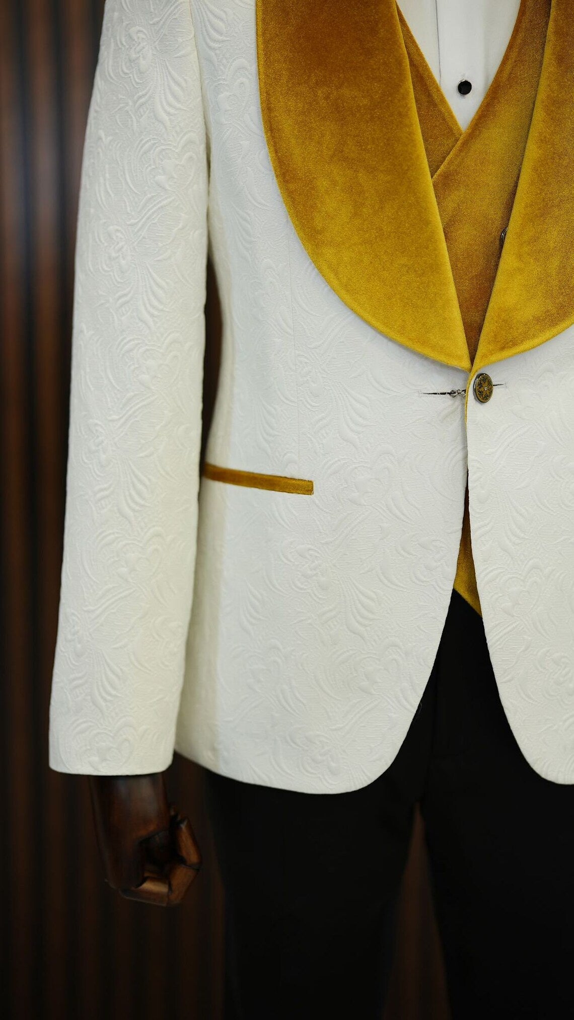 White Slim Fit Suit Yellow Velvet Lapel 3 Piece Wedding Tuxedo