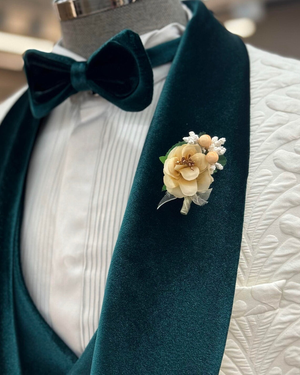 White & Green Shawl Lapel Tuxedo Slim Fit 3 Piece Suit