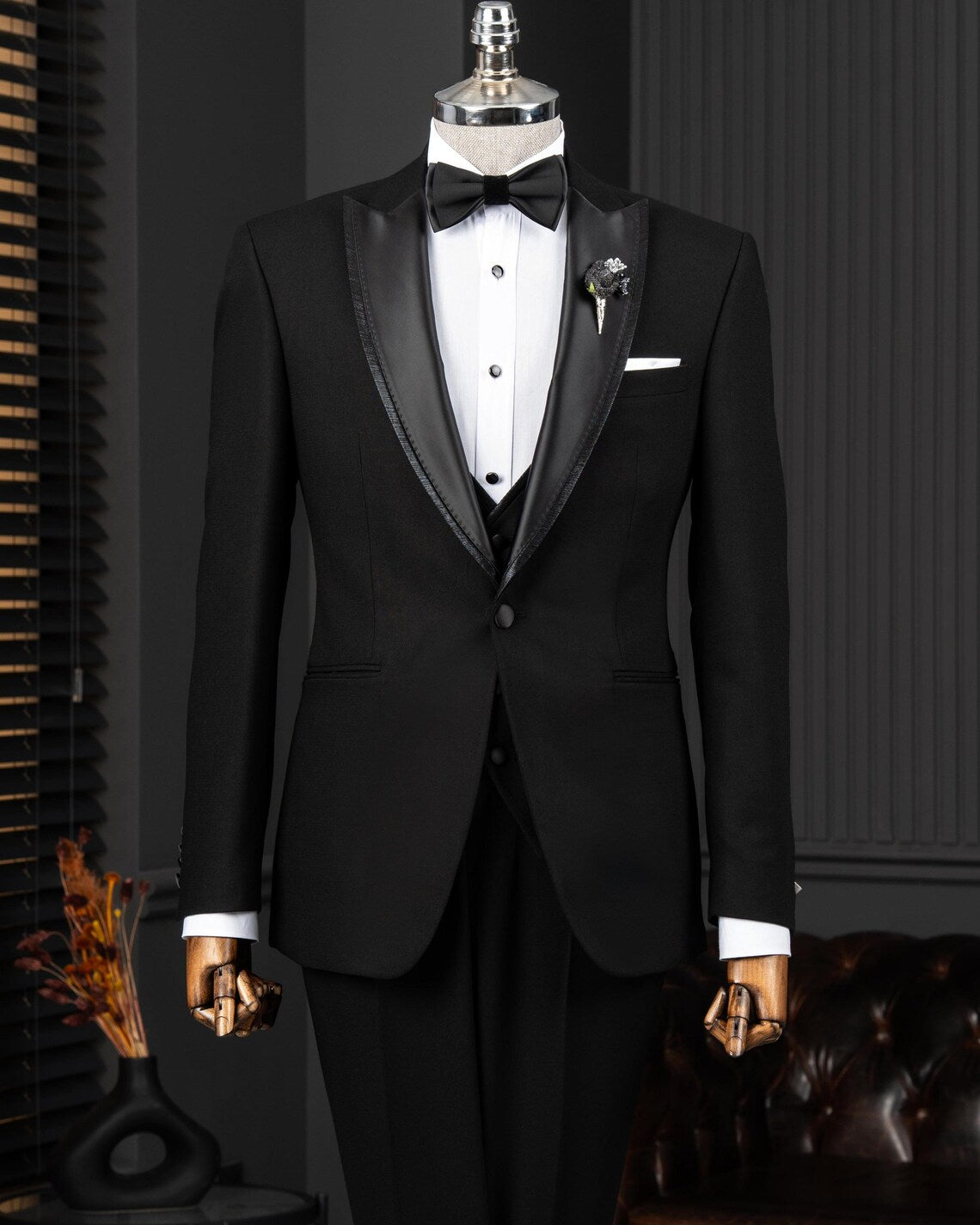 Men's Slim Fit Black Tuxedo Italian Style Peak Lapel 3 Piece Suit
