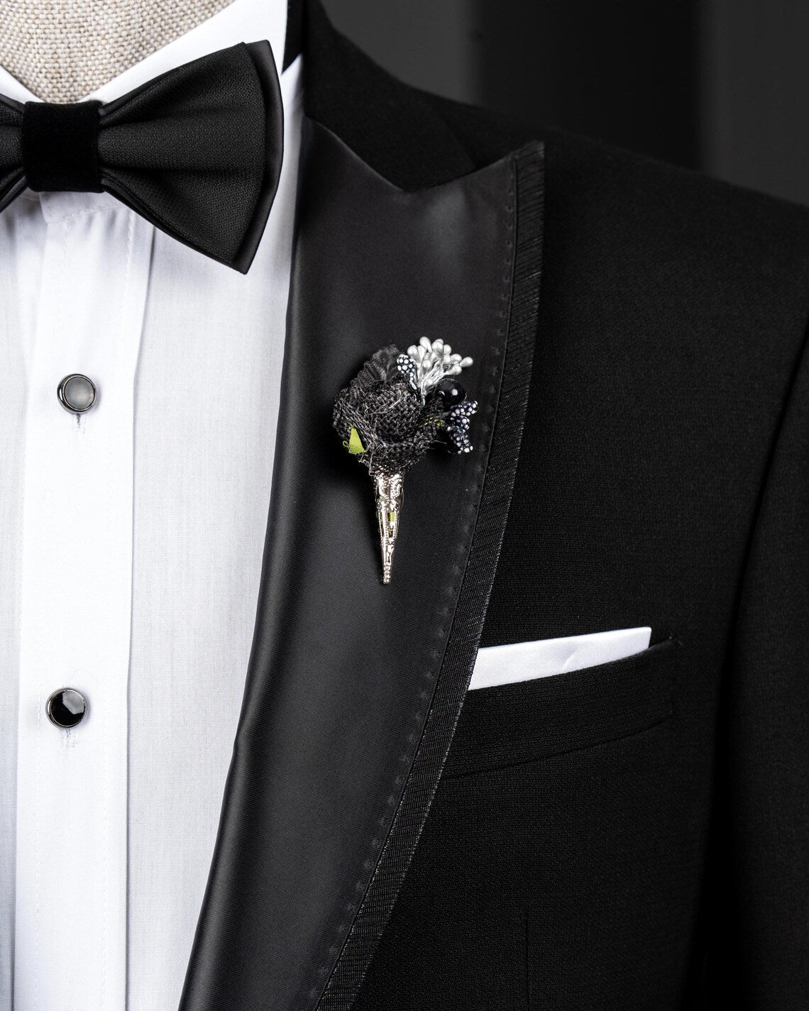 Men's Slim Fit Black Tuxedo Italian Style Peak Lapel 3 Piece Suit