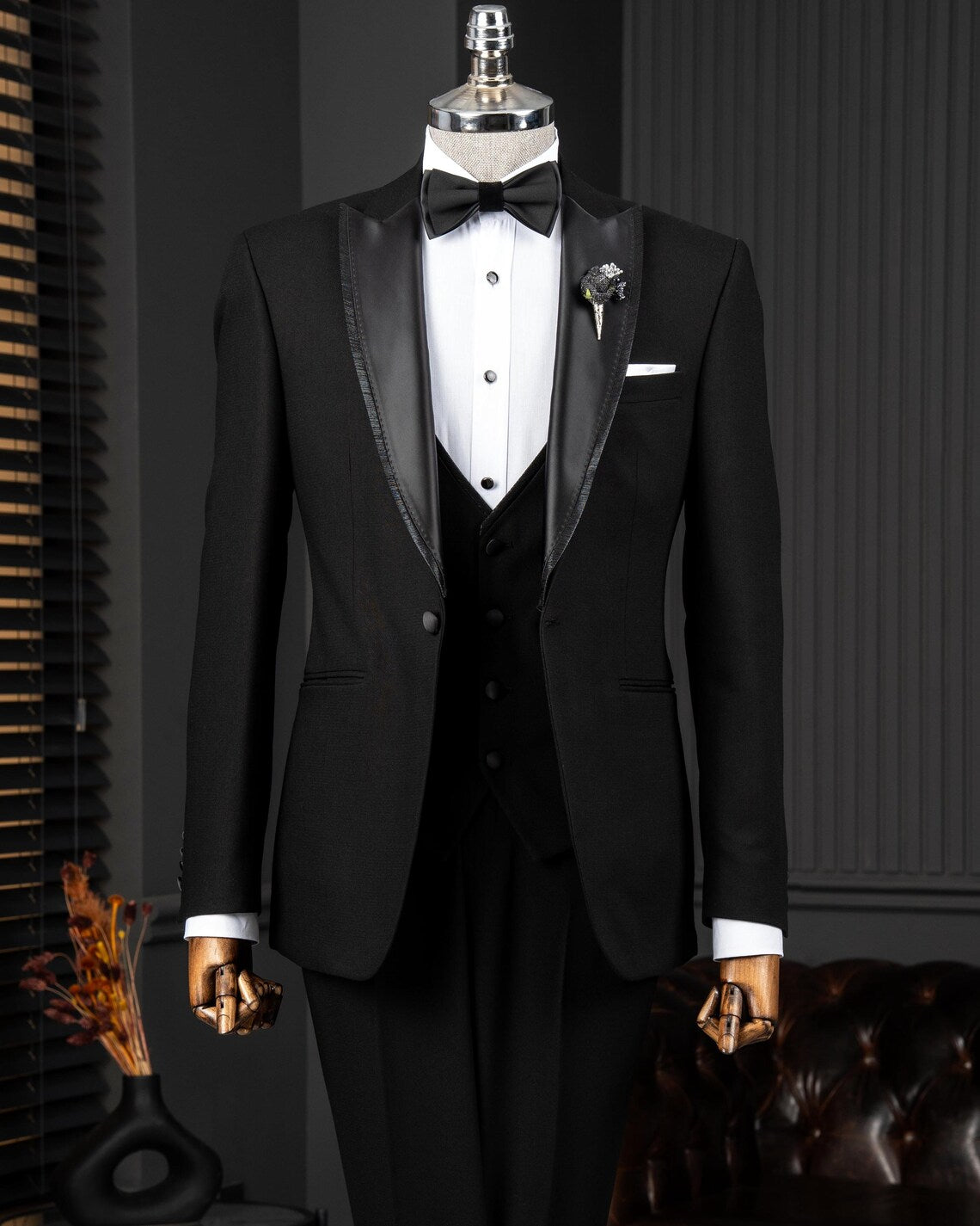 Men's Slim Fit Black Tuxedo Italian Style Peak Lapel 3 Piece Suit